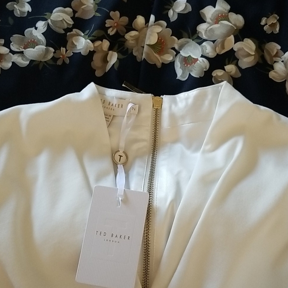 💥LAST 1💥NWT TED BAKER V NECK BODYCON DRESS - Picture 9 of 9